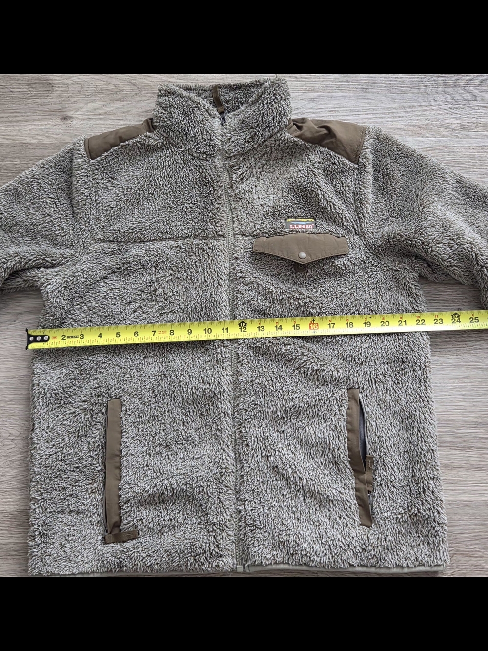 L. L. Bean Sherpa Fleece Zip Jacket in Taupe and Brown It has a small stain. - Picture 4 of 7